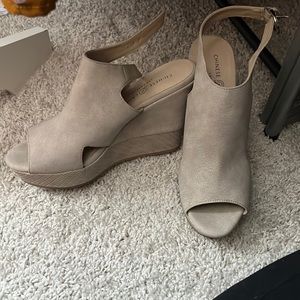 Light tan/beige Wedges